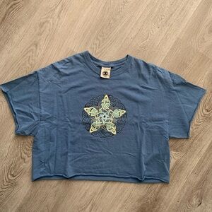 90s Vintage Keltic Designs Celtic Star Graphic Blue Crop Top